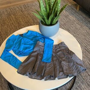 Gray college style mini skirt medium size and light blue long sleeve shirt 🍂🦋